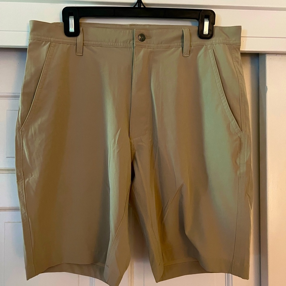 Men’s Footjoy golf shorts